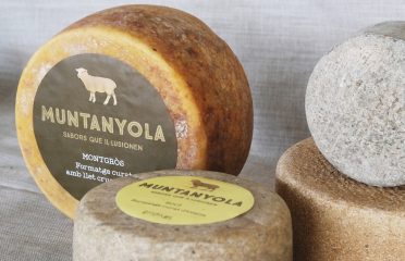 Formatges Muntanyola, amb valor social